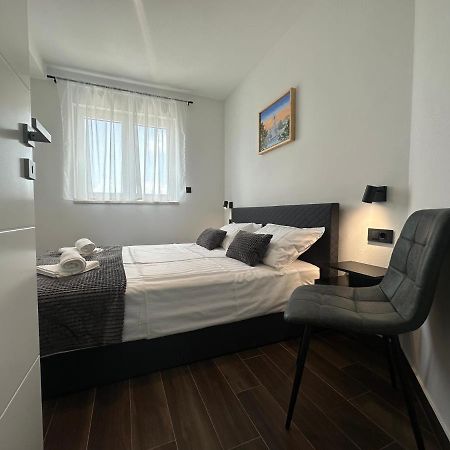 Apartments Pina Kornić エクステリア 写真