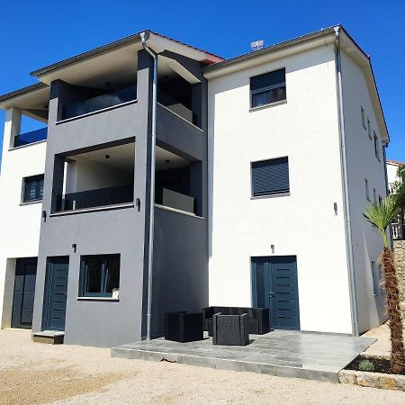 Apartments Pina Kornić エクステリア 写真
