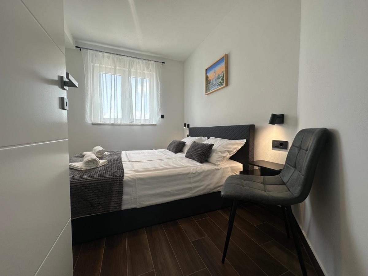 Apartments Pina Kornić エクステリア 写真